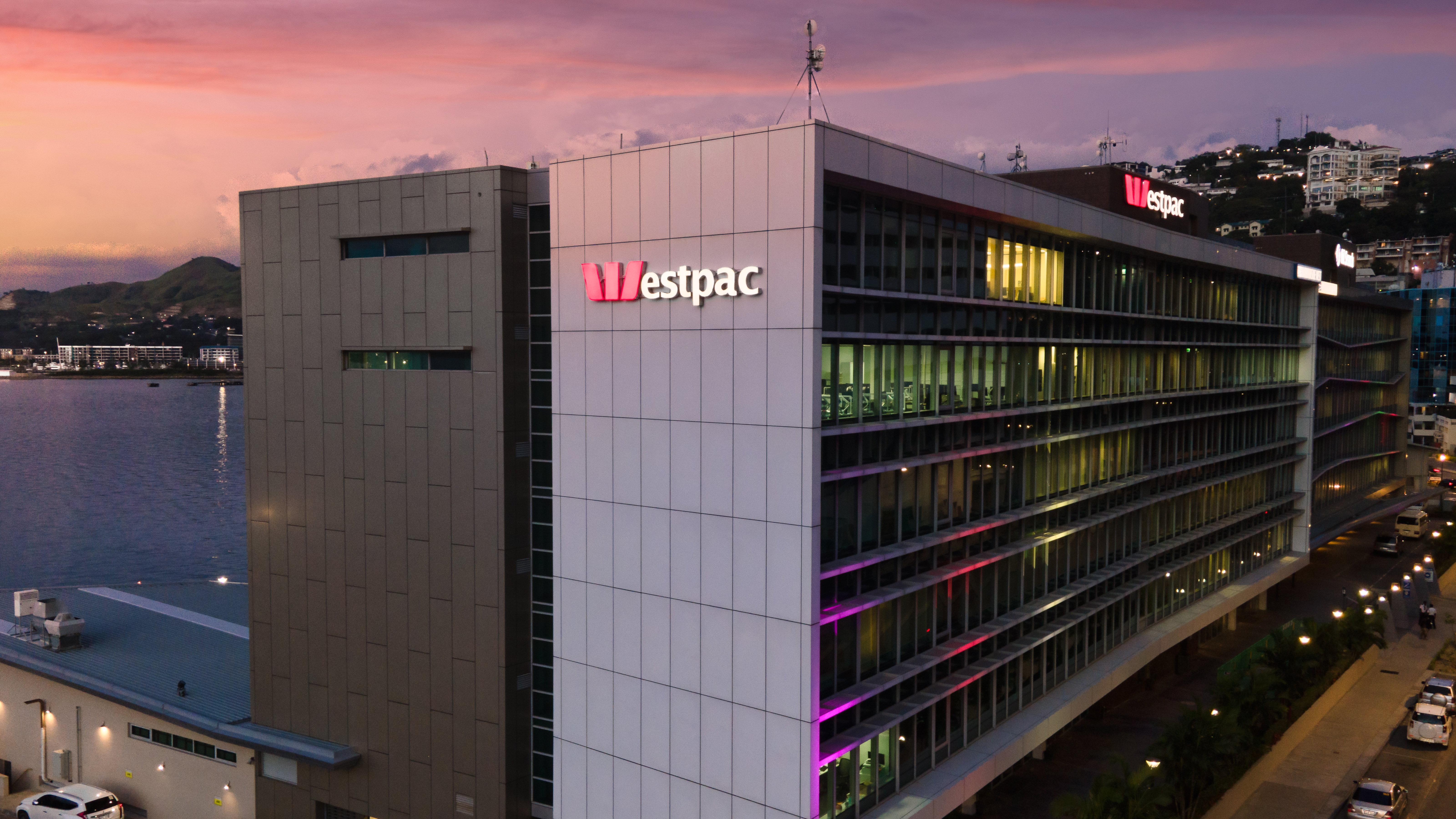 Bring together banking solutions across lending, payments, transaction banking, foreign exchange, Financial Markets and digital tools through one relationship.
