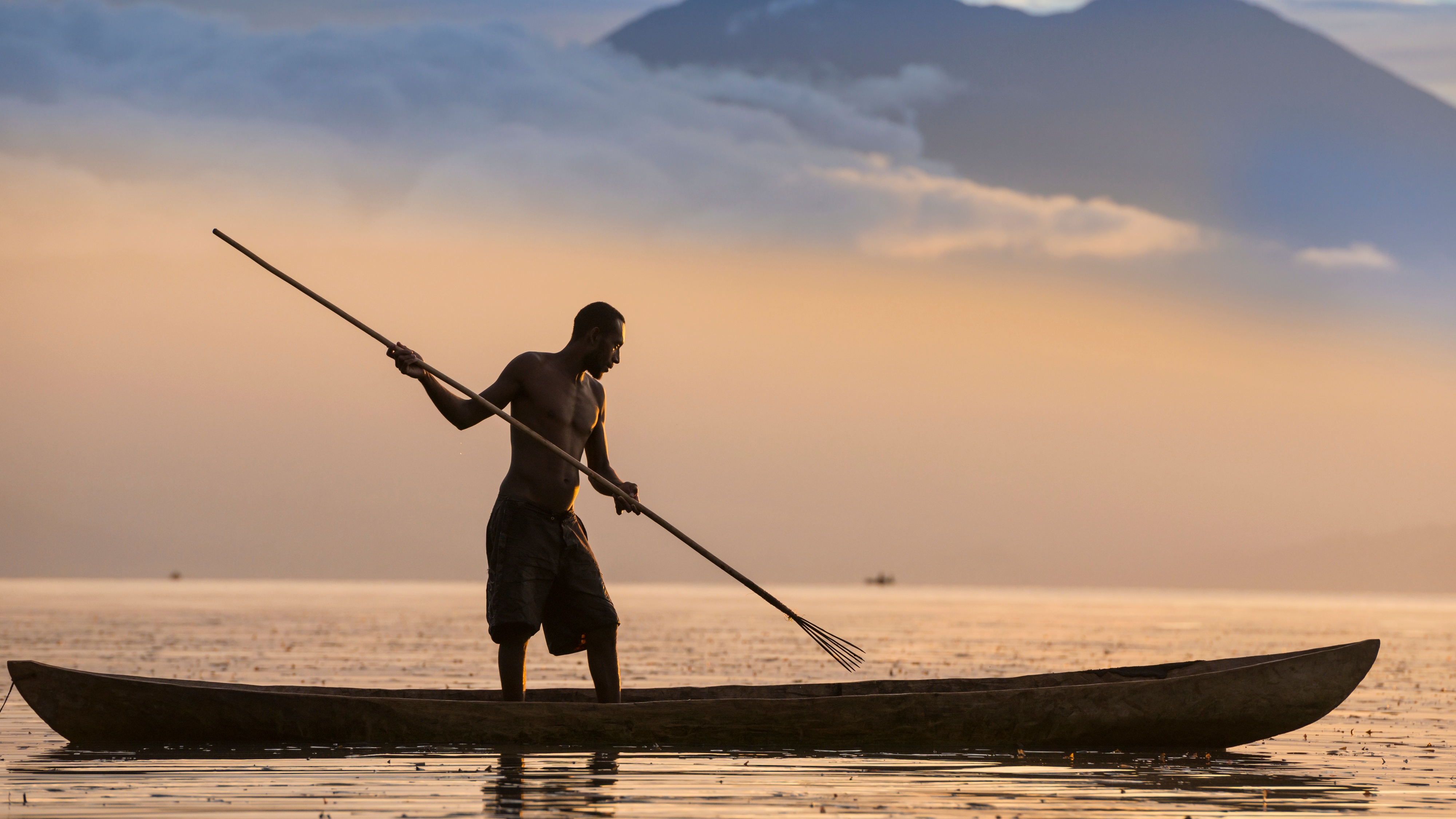Papua New Guinea, New Britain island, West New Britain province, Cap Gloucester district, Kimbe area, Akonga village, fisherman